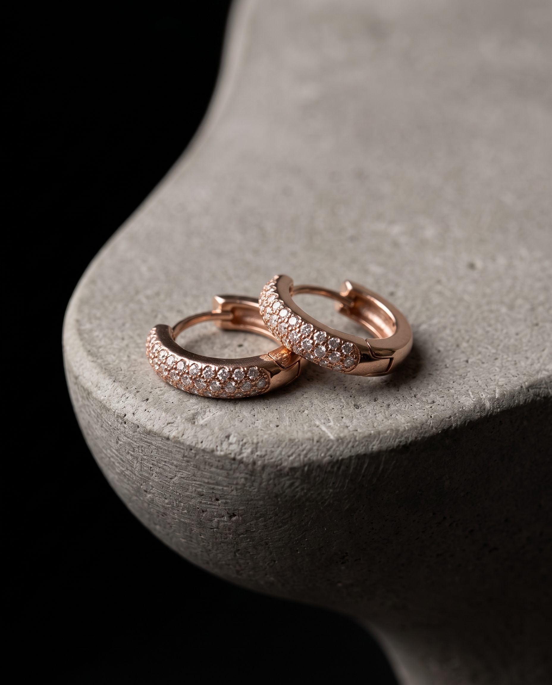 Black Abstract jewelry photography example 17