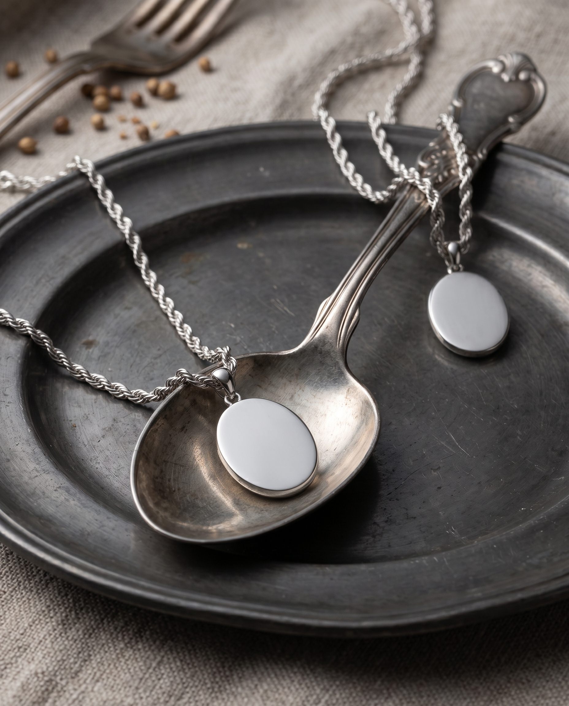 Object Depth jewelry photography example 18
