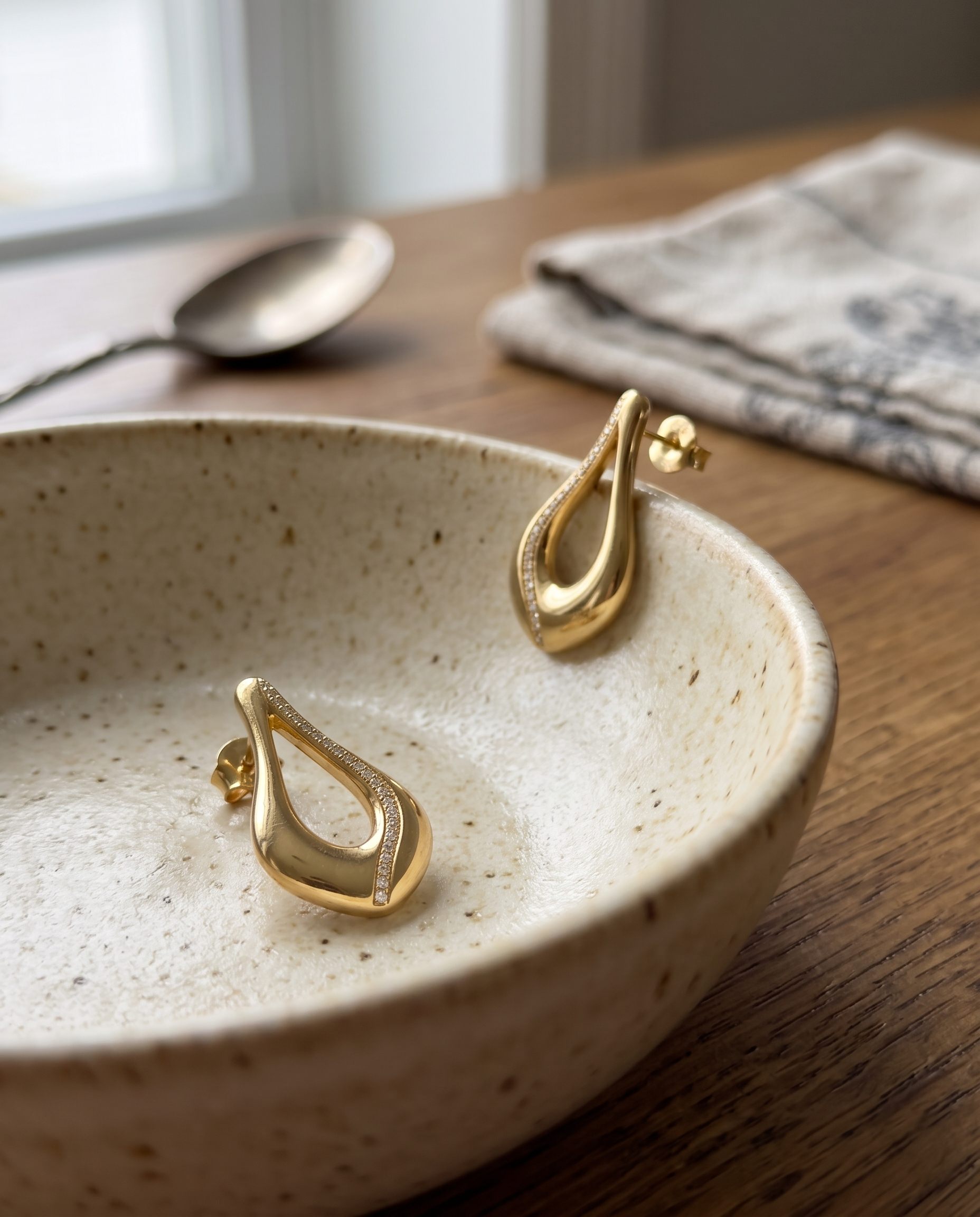 Object Depth jewelry photography example 22